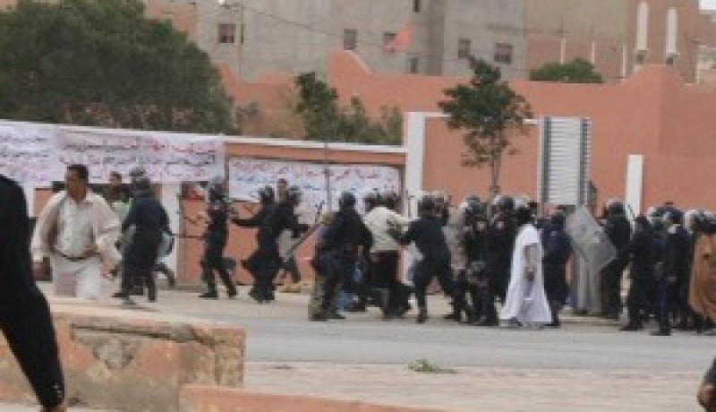 قوات الاحتلال المغربي تقمع وقفة سلمية لمجموعة من أصحاب الشهادات الصحراويين العاطلين