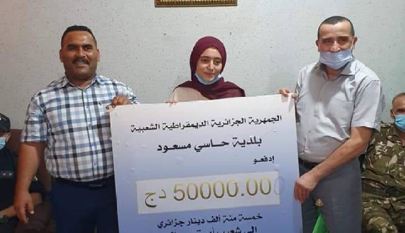 ورقلة: تكريم الفائزة بالمرتبة الأولى وطنيا في البكالوريا بـ 50 مليون سنتيم