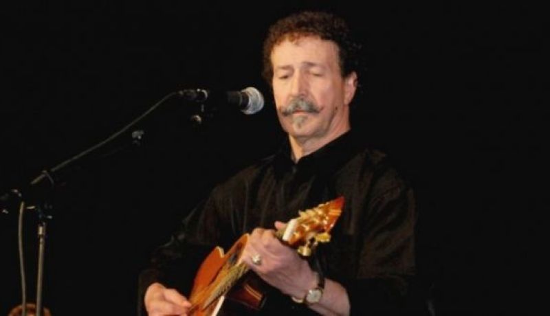 لونيس آيت منقلات يلهب القاعة البيضاوية بأجمل أغانيه