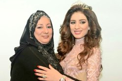 سهيلة بن لشهب تحتفل بوالدتها في عيد الأم