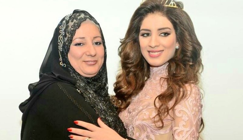 سهيلة بن لشهب تحتفل بوالدتها في عيد الأم