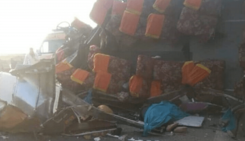 23 قتيل و6 جرحى في إصطدام بين شاحنة وحافلة بمصر