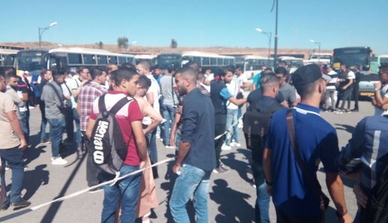 بالصور … طلبة جامعة العفرون يحاصرون محطة نقل البليدة