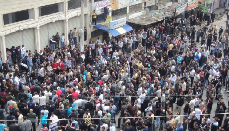 الاف المتظاهرين في سوريا في جمعة سننتصر ويهزم الاسد