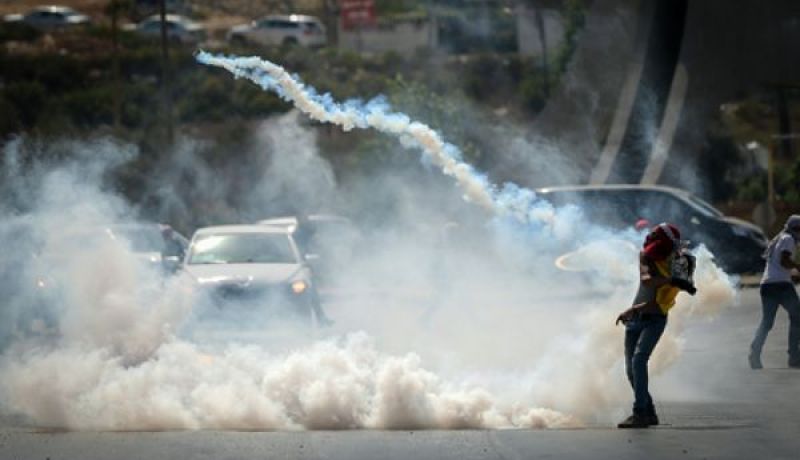 إصابة 3 فلسطينيين فى تجدد للمواجهات شمال بيت لحم  وإضراب شامل غدا