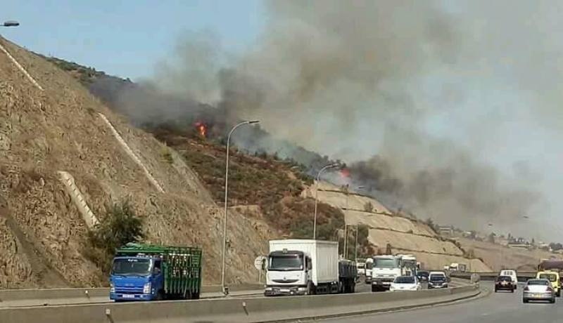 حريق مهول بالطريق السيار في البويرة