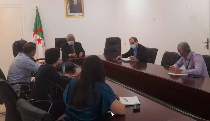 بن باحمد يستقبل وفد من الجمعية الوطنية “وين نلقى” لدراسة عملية إستيراد أجهزة التموين بالأكسجين