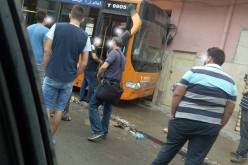 بالصور اصطدام حافلة ” إيتوزا ” بحائط  منزل في حي بومعطي بالحراش