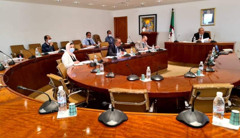 وزير الصناعة يجتمع بمسؤولي شركة “فيروفيال”