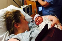 أمريكية تلد طفلة بعد ساعة من اكتشافها أنها حامل