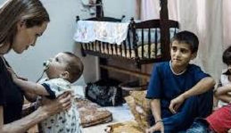 موسى الطفل الذي تبنته انجلينا جولي