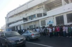 بالصورة.. هكذا اصطف أنصار المولودية أمام ملعب بولوغين منذ 6 صباحا