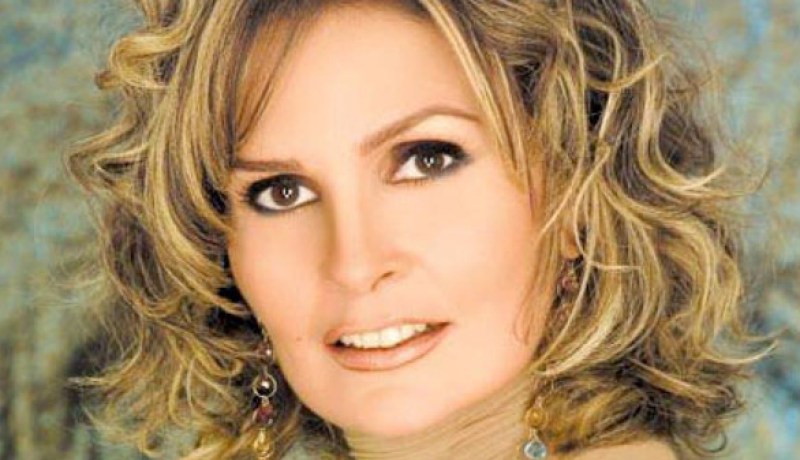يسرا تدخل عالم تويتر وفنانين يغرّدون لها
