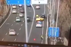 بالفيديو.. نجاة شرطي من الموت بأعجوبة