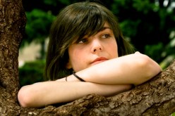 هل أبني‮ ‬معه حياتي‮ ‬على الرغم من أنه كان السبب في‮ ‬آهاتي