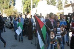وقفة تضامنية في القدس مع الأسرى المضربين عن الطعام في سجون الاحتلال الإسرائيلي