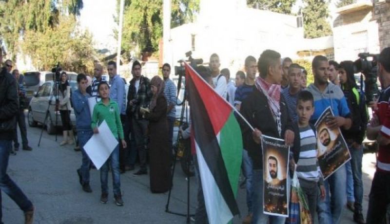 وقفة تضامنية في القدس مع الأسرى المضربين عن الطعام في سجون الاحتلال الإسرائيلي