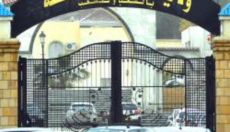 مدير التربية بخنشلة يحاول الانتحار حرقا بالبنزين