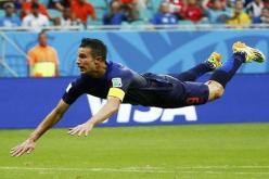 بالفيديو: روبن فان بيرسي يدخل التاريخ بهدف التعادل الرائع أمام إسبانيا