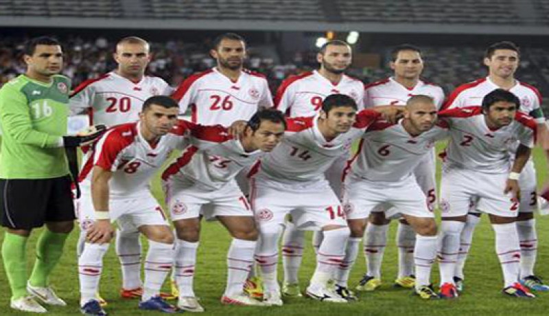 لاعبو تونس يضعون شارات سوداء أمام غانا تعاطفا مع ضحايا بورسعيد