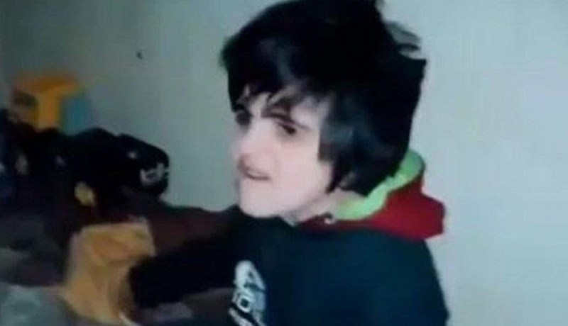 قصة صدمت اللبنانيين… طفل سجنه أبوه في قبو مظلم “20 عاماً”