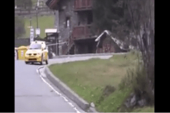 بالفيديو مفاجأة في أقوى حادث مروري