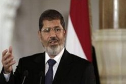 هروب محمد مرسى من قصر الرئاسة بعد حصار المتظاهرين للإتحادية