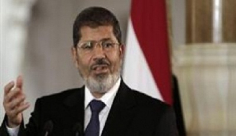 هروب محمد مرسى من قصر الرئاسة بعد حصار المتظاهرين للإتحادية