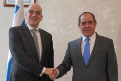 صبري بوقادوم يتحادث مع نظيره اليوناني