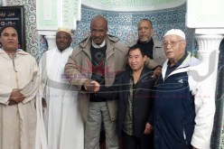 رجل صيني يعتنق الاسلام بالمسجد العتيق في تقرت