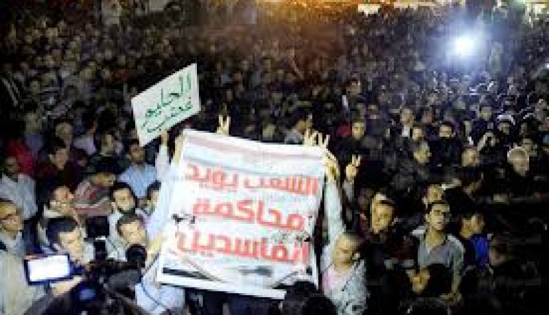 مصر: المئات يتظاهرون في القاهرة تأييداً لعودة القوات المسلحة لحكم البلاد