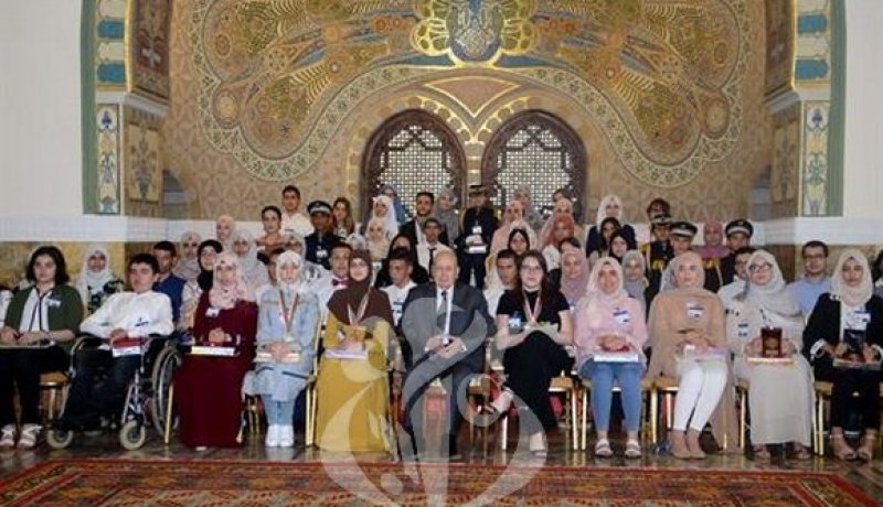 بن صالح يكرم المتفوقين الأوائل في شهادة البكالوريا