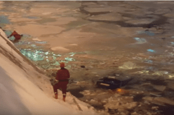 بالفيديو..شرطي يخاطر بحياته لإنقاذ فتاة من الغرق في نهر متجمّد