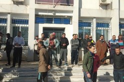 بالصور.. محتجون يغلقون مقر بلدية حسين في معسكر