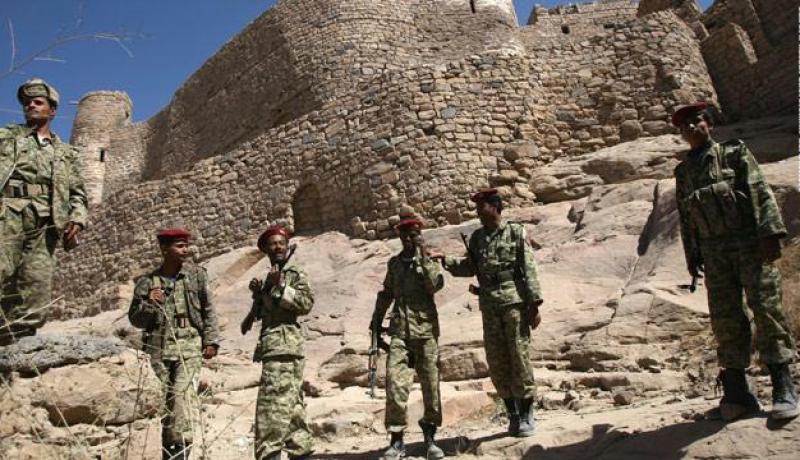 مقتل 11 جندي يمني وإصابة 17 آخرين في تفجير سيارة مفخخة باليمن
