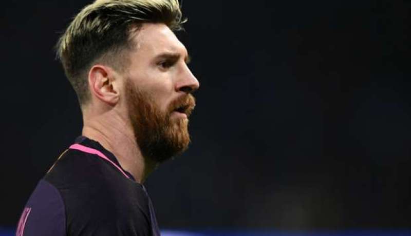 ميسي يطالب برحيل 3 لاعبين من البرصا لتجديد عقده