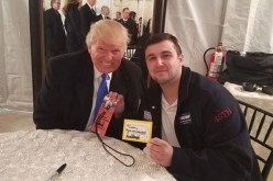 ترامب يلتقي بساعي بريد ويكافأه بمبلغ خيالي لهذا السّبب