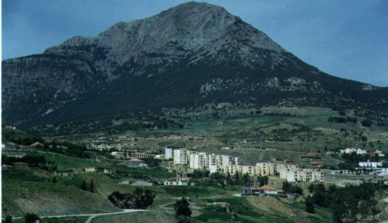 بالفيدييو..إصابة رئيس بلدية سيدي سليمان في تيسمسيلت بحروق إثر تعرضه لاعتداء