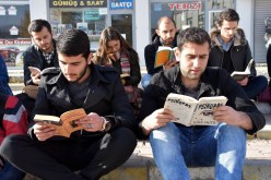 بالصور..معلمون أتراك يطلقون حملة للتشجيع على القراءة