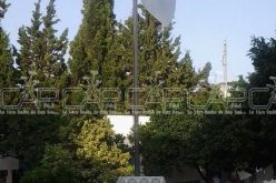 حالة من الجدل وسط التونسيين بعد قيام شباب جزائري بإنزال العلم التونسي ورفع الراية التونسية