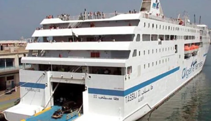 عمار غول ورمطان لعمامرة يتفقدان ظروف استقبال الجالية المغتربة بميناء الجزائر