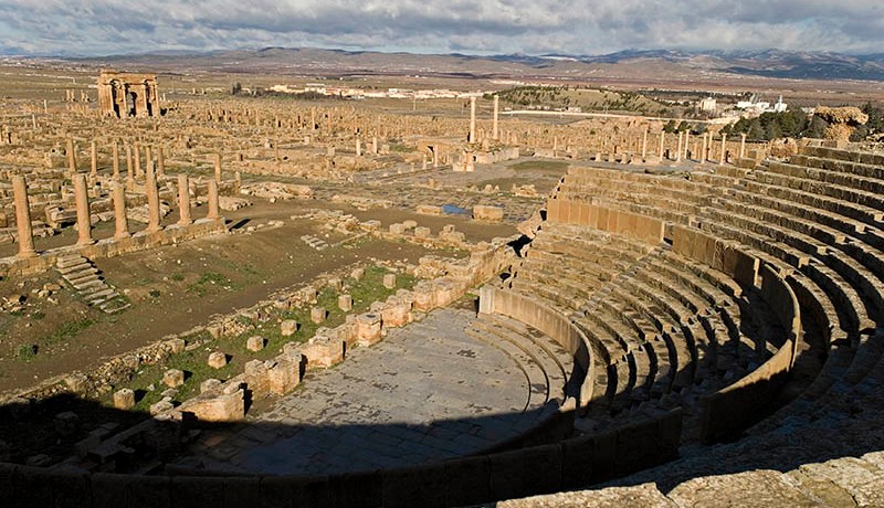 السفير الأندونيسي يبدي رغبته في توأمة ولاية باتنة الجزائرية مع سورابايا الأندونيسية