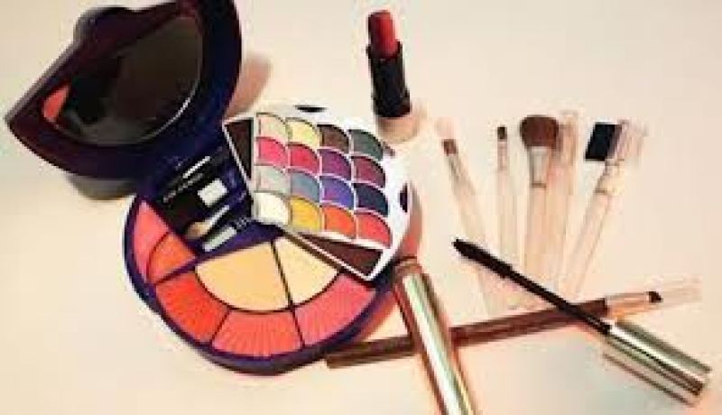 حجز ببومرداس أكثر من 500 علبة من مواد التنظيف والتجميل المقلدة والمضرة بالصحة