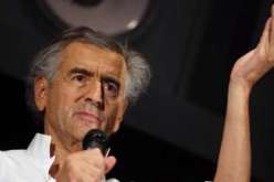 الكاتب الفرنسي برنار ليفني يعلن مساندته لكمال داود