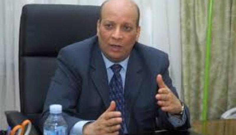 سفير مصر بالجزائر يغادر البلاد بعد انتهاء مهامه