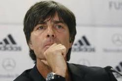 مدرب المانشيفت يواكيم لوف يرفض استصغار الخضر