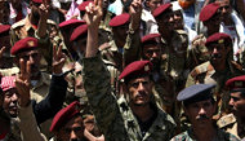 مظاهرة باليمن لإعادة العسكريين المبعدين