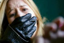 بالفيديو.. اختطاف امرأة في وضح النهار