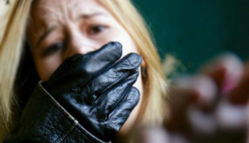 بالفيديو.. اختطاف امرأة في وضح النهار