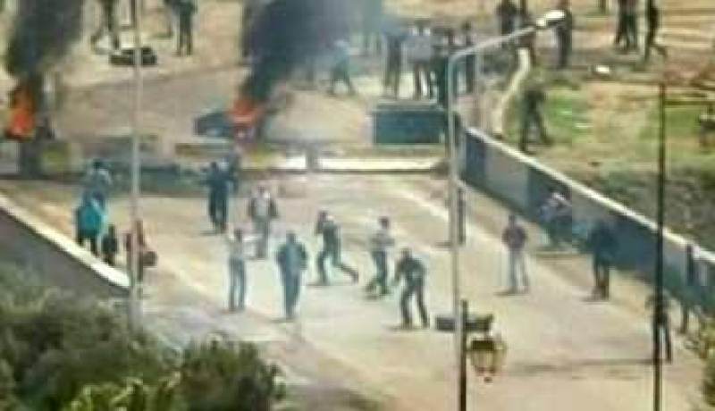 قوات الأمن السورية تعتقل فتاة رفعت لافتة أمام مجلس الشعب تطالب بوقف القتل